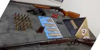 Homem é preso com armas e munições após acidente em estrada rural