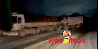 Colisão entre caminhão e carreta deixa motorista preso às ferragens em São Gonçalo do Rio Abaixo; Veja Vídeo