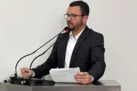 Projeto que garante acesso a medicamentos da REMUME com receita da rede privada é aprovado em primeiro turno