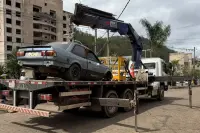 Prefeitura de João Monlevade retoma remoção de veículos e sucatas abandonados em vias públicas