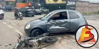 Motociclista fica ferido em colisão com Ford Ka na Avenida Ipiranga