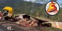 Colisão entre carreta e caminhão na BR-381 deixa uma pessoa morta e cinco feridas entre Bela Vista de Minas e João Monlevade; Veja Vídeo