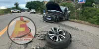 Onix invade contramão e atinge caminhão, que tomba na rodovia MG-129 em Itabira; Veja vídeo