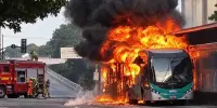 Vídeo mostra ônibus pegando fogo em estação no Centro de Belo Horizonte