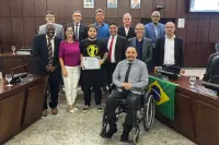 Humorista Gabriel Andrade recebe Moção de Aplausos da Câmara Municipal