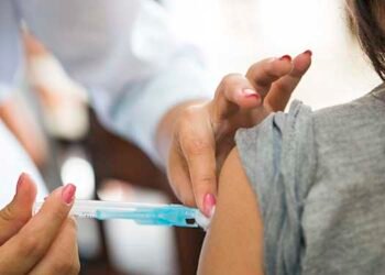Vacinação anti-HPV de alunos da Escola Estadual Jarbas PAssarinho, na manhã desta quarta-feira, 14, em Belém.

FOTO: NAILANA THIELY / ASCOM UEPA
DATA: 14.06.2017
BELÉM - PARÁ