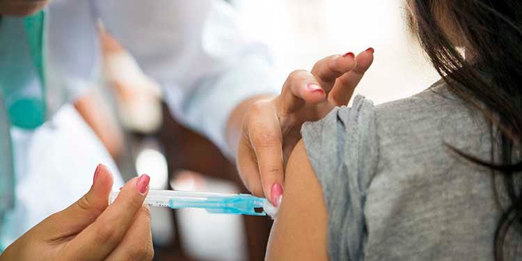 Vacinação anti-HPV de alunos da Escola Estadual Jarbas PAssarinho, na manhã desta quarta-feira, 14, em Belém.
FOTO: NAILANA THIELY / ASCOM UEPA
DATA: 14.06.2017
BELÉM - PARÁ
