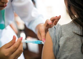 Vacinação anti-HPV de alunos da Escola Estadual Jarbas PAssarinho, na manhã desta quarta-feira, 14, em Belém.

FOTO: NAILANA THIELY / ASCOM UEPA
DATA: 14.06.2017
BELÉM - PARÁ